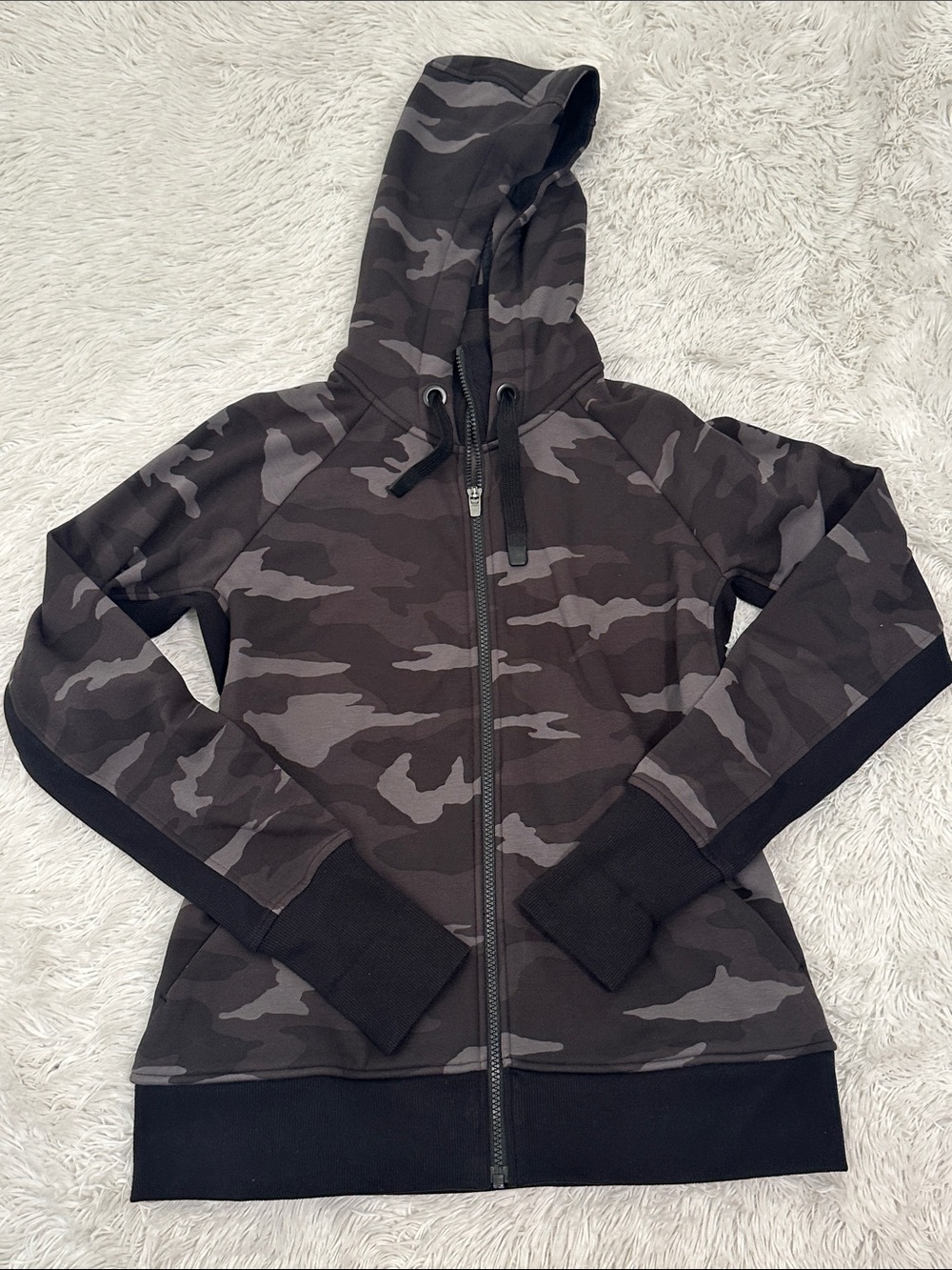🚗 Athleta Camo Zip Up Hoodie